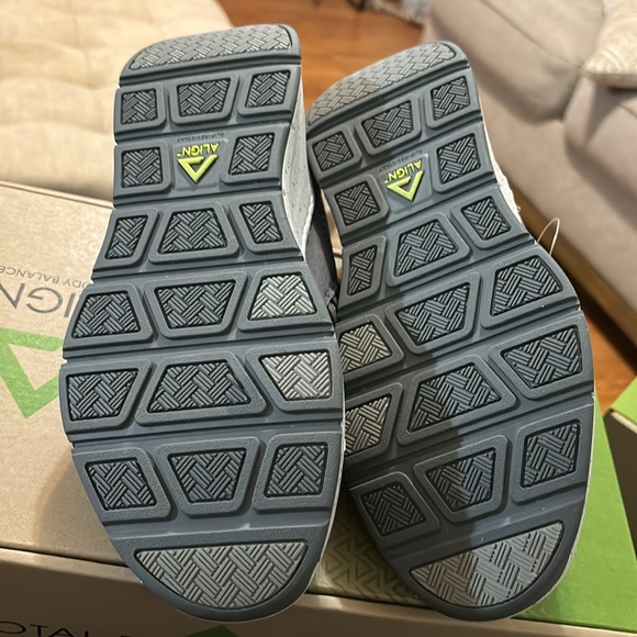 Align Nursing Shoes - Picture 5 of 8